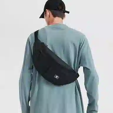 维多利亚旅行者 潮流日系机能风休闲运动骑行皮膜斜挎包胸包单肩包挎包 男女同款情侣款 黑色