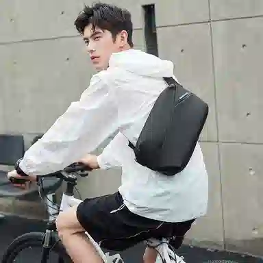 Victoria Traveler Crossbody Bag Black