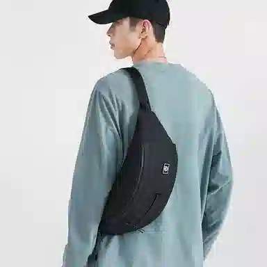 维多利亚旅行者 潮流日系机能风休闲运动骑行皮膜斜挎包胸包单肩包挎包 男女同款情侣款 黑色