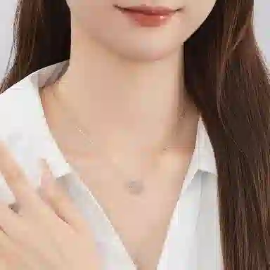 925