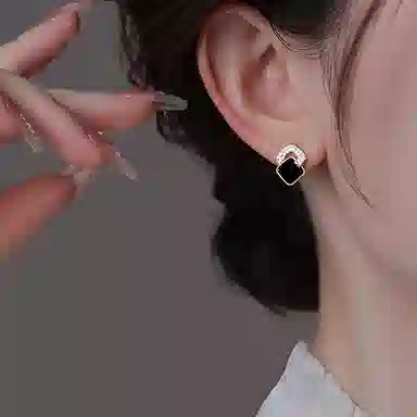 韵系 轻奢小众黑色菱形 铜镀金 耳环 女款