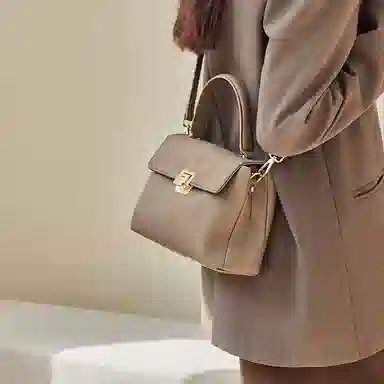 纳兰杜 女包大容量软糯感休闲女士品牌小众包包通勤 牛皮拼合成革 手提包单肩斜挎包 小号 女款 金棕色/大象灰