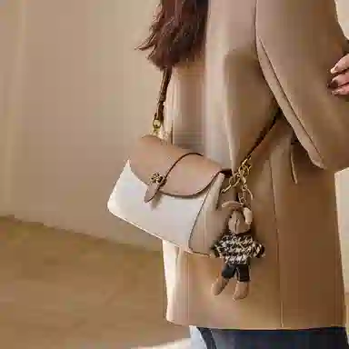 纳兰杜 包包女包时尚百搭休闲通勤高级感 牛皮拼合成革 小方包斜挎包单肩包 小号 女款 米白拼杏/棕色