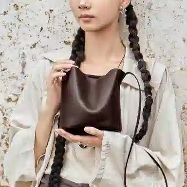 纳兰杜 高级质感复古水桶包极简风休闲百搭通勤 牛皮 斜挎单肩包 常规 女款 咖色