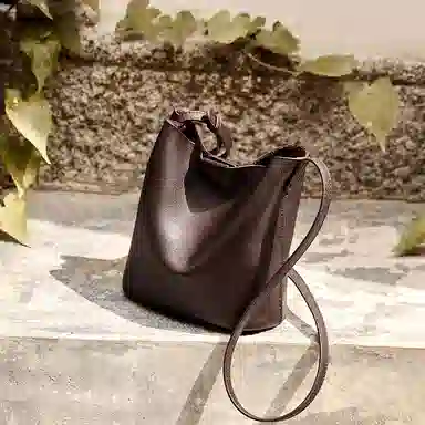 纳兰杜 高级质感复古水桶包极简风休闲百搭通勤 牛皮 斜挎单肩包 常规 女款 咖色