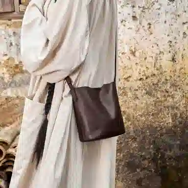 纳兰杜 高级质感复古水桶包极简风休闲百搭通勤 牛皮 斜挎单肩包 常规 女款 咖色