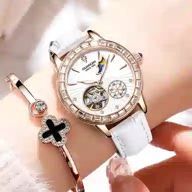冠琴 绮梦星河系列 高颜值时尚潮流镶钻女士手表 自动机械机芯 牛皮表带 国表 女表 白色表盘 镂空飞轮夜光防水腕表