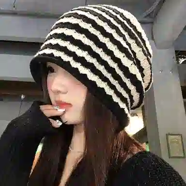 【宽松大头围显脸小】 攸委 韩版时尚百搭通勤条纹堆堆帽女秋冬季保暖加厚防寒护耳帽 针织 高级设计感套头冷帽包头帽子绒线帽 女款