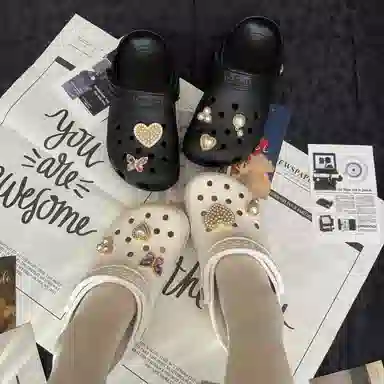 crocs