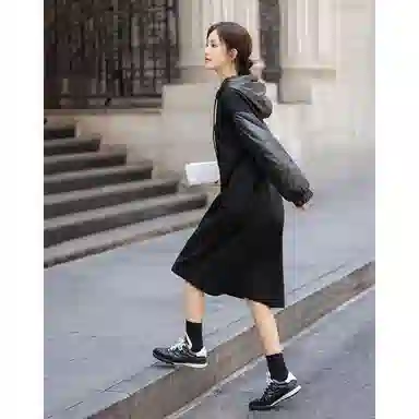 【dme】 云感棉混纺冬季慵懒都市连帽落肩拼接设计感宽松卫衣式休闲皮质袖子时尚简约舒适显瘦长袖连衣裙 女款