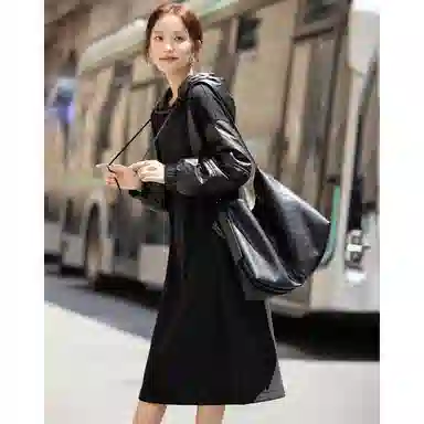 【dme】 云感棉混纺冬季慵懒都市连帽落肩拼接设计感宽松卫衣式休闲皮质袖子时尚简约舒适显瘦长袖连衣裙 女款