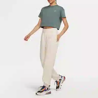 Nike Sportswear Essential