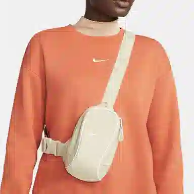 Nike Sportswear Essentials