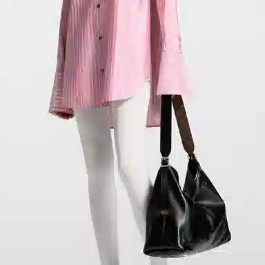 Louis Vuitton Carryall Dark MM