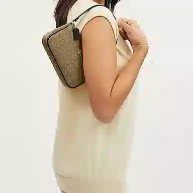 COACH Nolita 19
