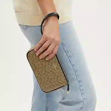 COACH Nolita 19