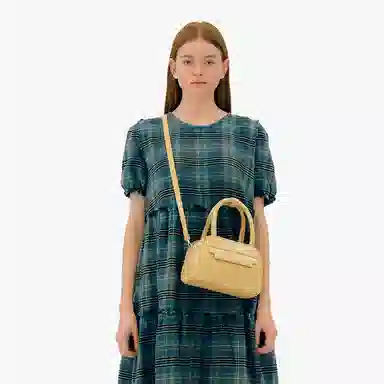 FIND KAPOOR Marty Laura 21