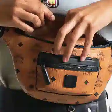 MCM Fursten Visetos 22Logo