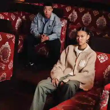 UNDEFEATED FW25 Striped Logo Knit Polo