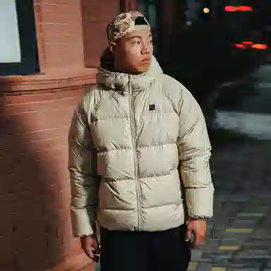 UNDEFEATED FW25 Striped Logo Zipper Down Jacket