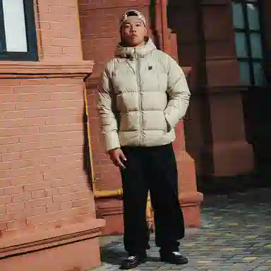 UNDEFEATED FW25 Striped Logo Zipper Down Jacket