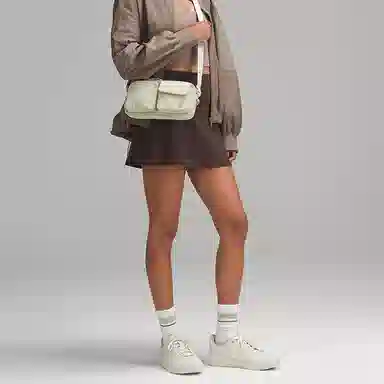 lululemon Multi-Pocket 2.5L Logo