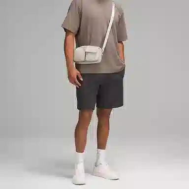 lululemon Multi-Pocket 2.5L Logo