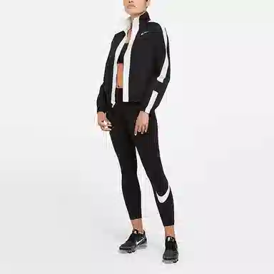 Nike Sportswear Essential Swoosh Logo