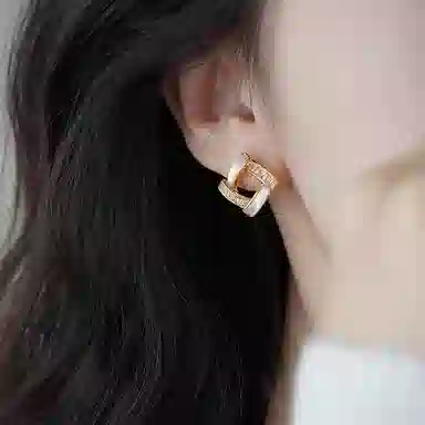 S925