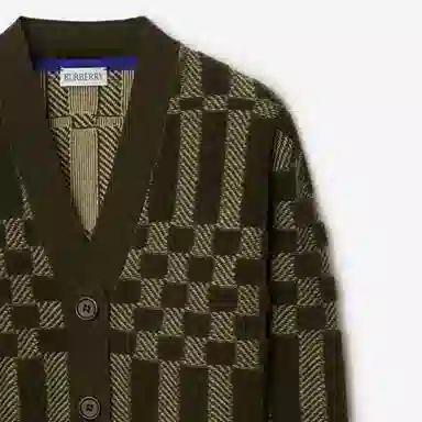 Burberry FW23 V
