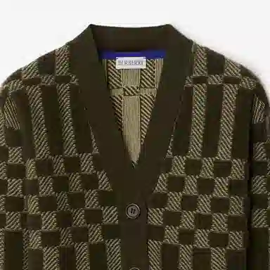 Burberry FW23 V