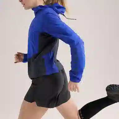 Arcteryx Norvan windshell logo