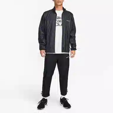 Nike Challenger Track Club Black