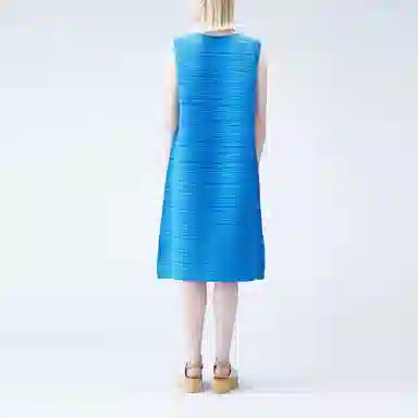 PLEATS PLEASE ISSEY MIYAKE