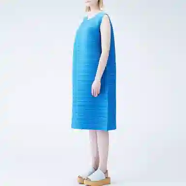 PLEATS PLEASE ISSEY MIYAKE