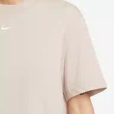 Nike Sportswear Essential Logo T