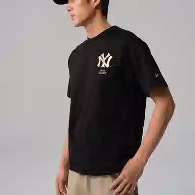 New Era x MLB NY Yankees Black Tee
