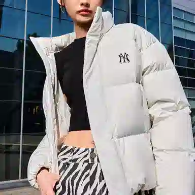 MLB Yankees Logo Down Jacket Cream