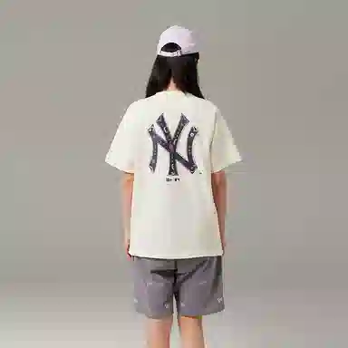 New Era x MLB SS24 New York Yankees Dragon Edition Ivory Tee