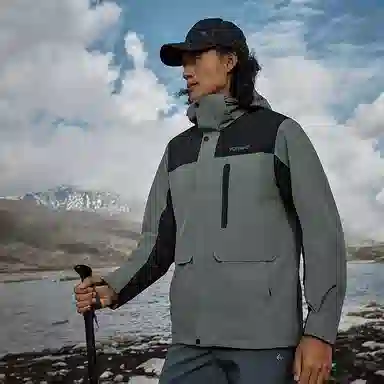探路者  连帽舒适拉链连帽长袖  防水防风冲锋衣 男款