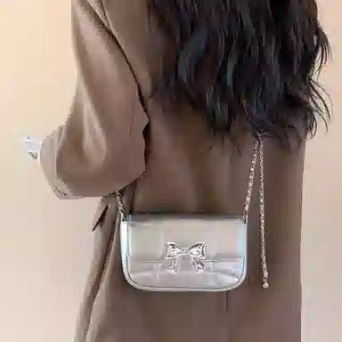 老人头 小众设计精致简约高级感百搭蝴蝶结 聚氨酯合成革 腋下单肩斜挎包 常规 女款 银色