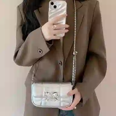 老人头 小众设计精致简约高级感百搭蝴蝶结 聚氨酯合成革 腋下单肩斜挎包 常规 女款 银色