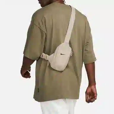 Nike Sportswear Essentials Logo