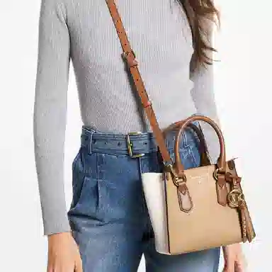 MICHAEL KORS MK Kris Logo