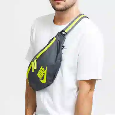Nike Heritage Hip