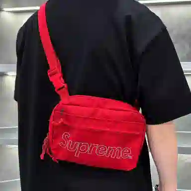 Supreme FW18 Shoulder Bag Red