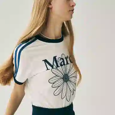 MARDI MERCREDI LINGER TSHIRT FLOWERMARDI_IVORY NAVY SS25T