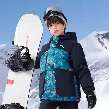 安踏儿童 童装 撞色几何图案长袖羽绒服 儿童款 梦幻黑/蓝满印