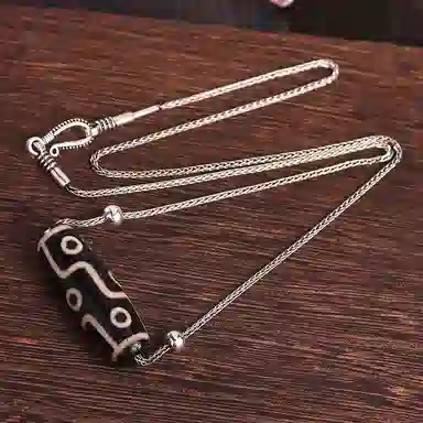 925