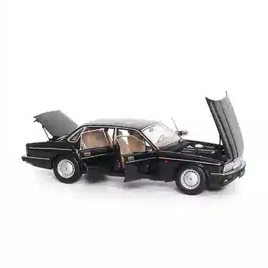 Almost Real 118 Jaguar XJ6 XJ40 21cm